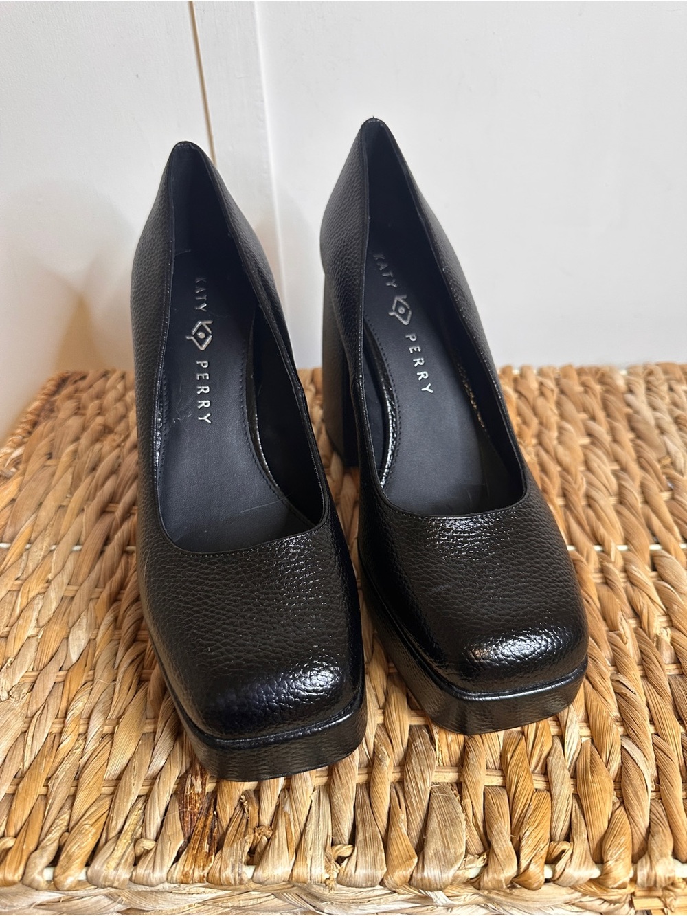 Katy Perry Collections Black Pebbled Leather Platform Pumps size 9.5